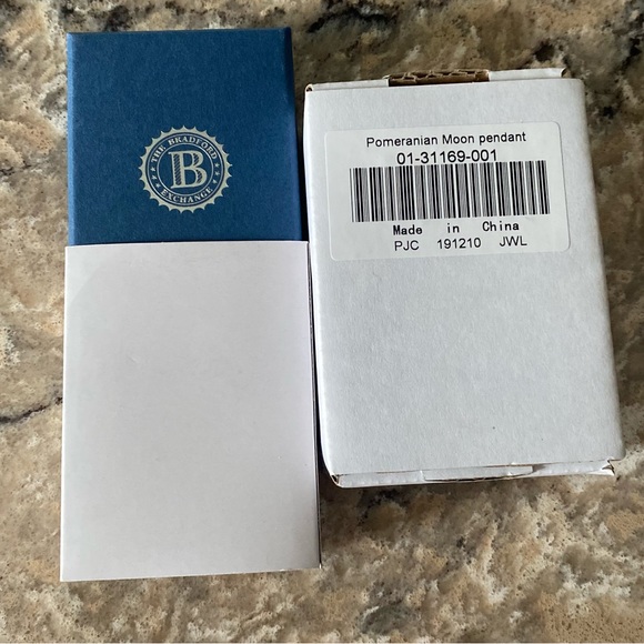 Swarovski Crystal ‘I Love My Pomeranian to the Moon and Back’ Pendant Necklace - Picture 3 of 8